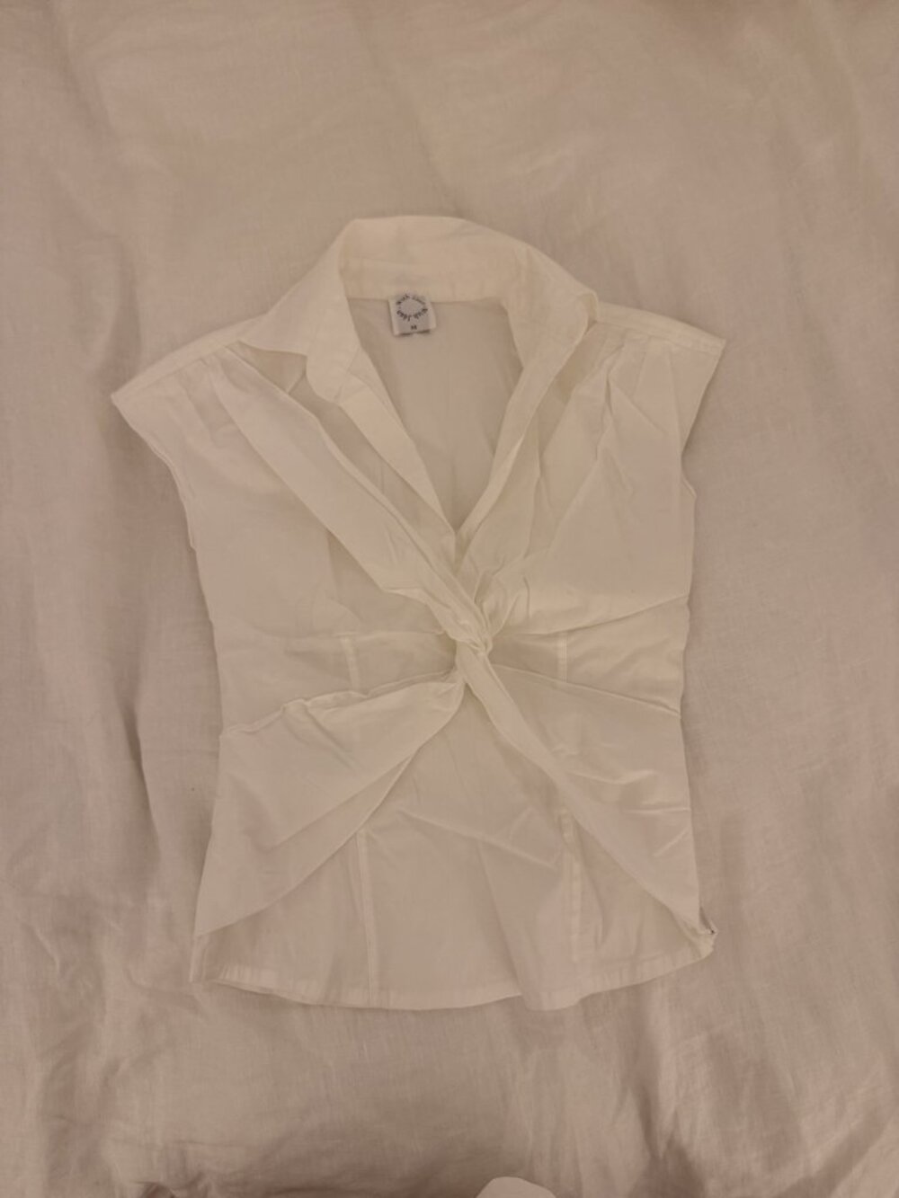 With Jean White Reif Top XS Collared Twist Front